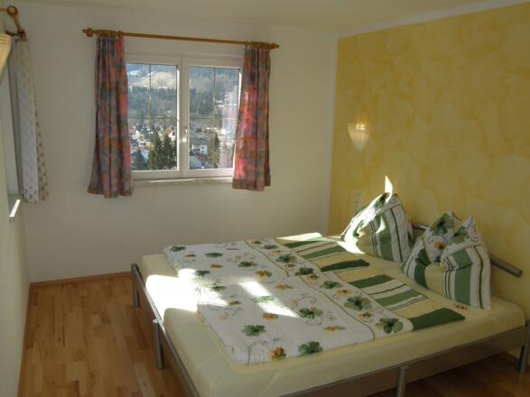 Schlafzimmer 1
