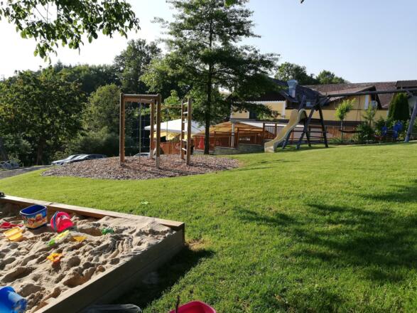 Spielplatz / Garten