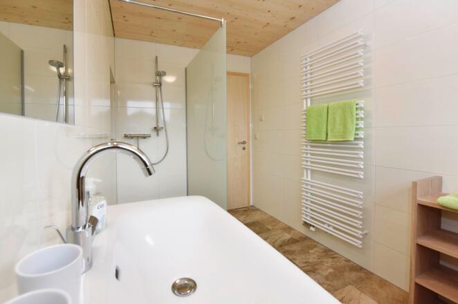 Wohlfühloase im modernen Design am Hof im Feld