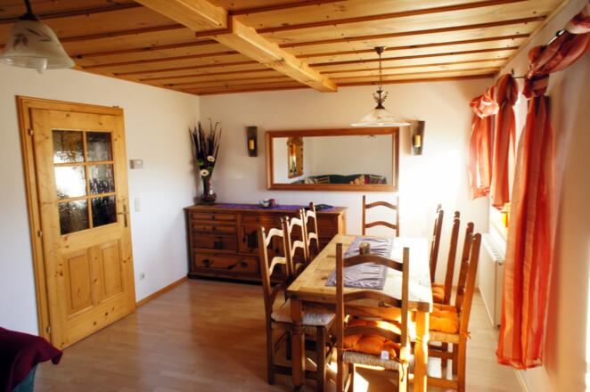 Wohnzimmer mit Seeblick