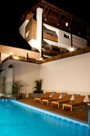 Hotel Obermayr Pool Nacht