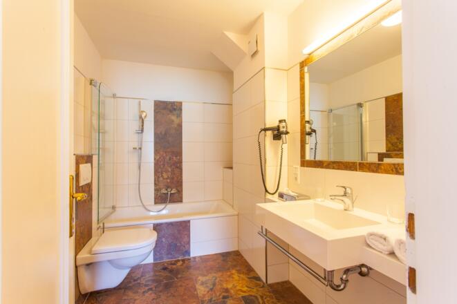 unsere neu renovierten Badezimmer