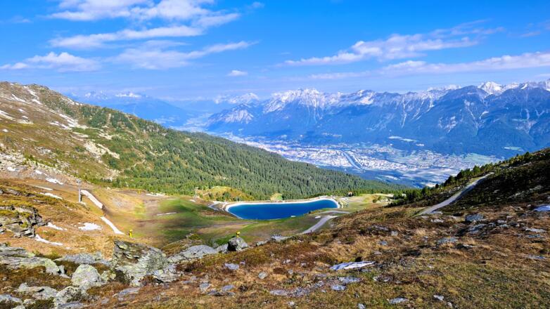 Panoramasteig - Blick auf den Zirbensee und Innsbruck