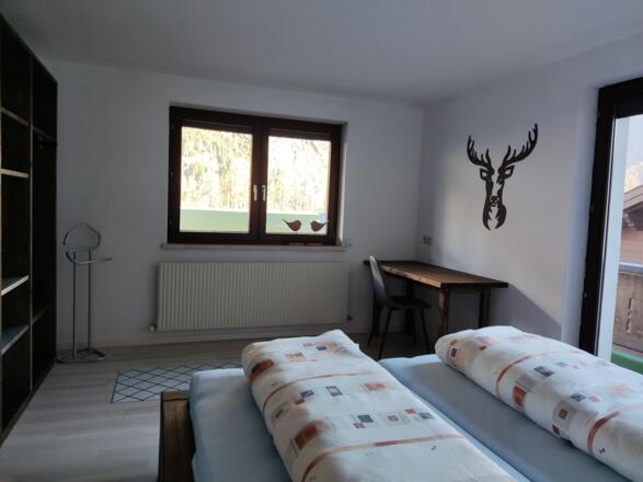 3 Doppelzimmer im OG mit Balkonzugang