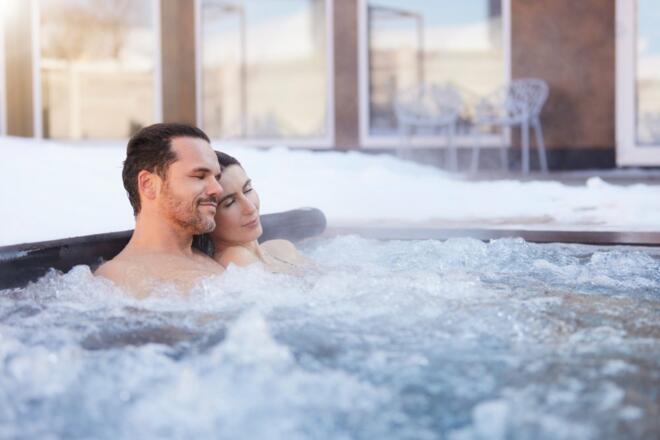 hanuselhof_aussenpool_paar_hotel_web