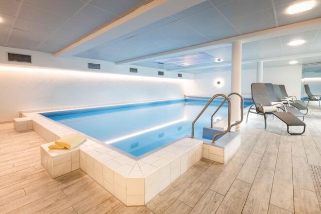 DAS KÜREN - Schwimmbad