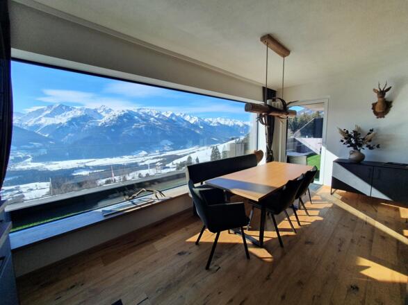 1 Esszimmer der Bergblick Suite mit Panorama der H