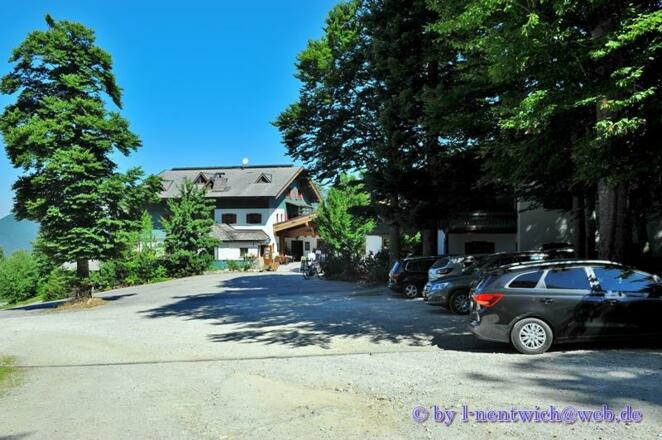 Hochberghaus eigener Parkplatz