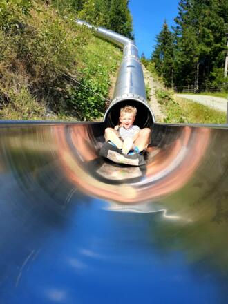 18 Benachbarter Rutschenpark