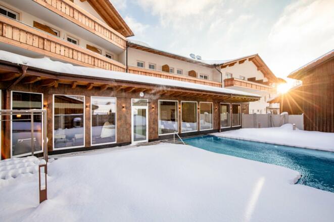 hanuselhof_aussenansicht_winter_tag_klein