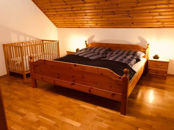 Schlafzimmer 1