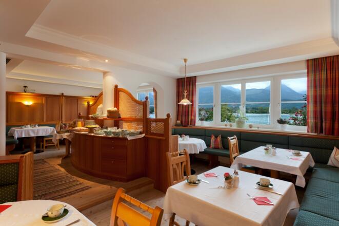 breakfast_room (c).jpg