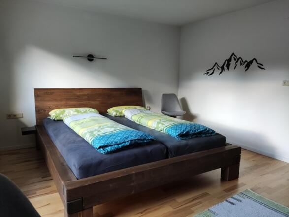 3 Doppelzimmer im OG mit Balkonzugang