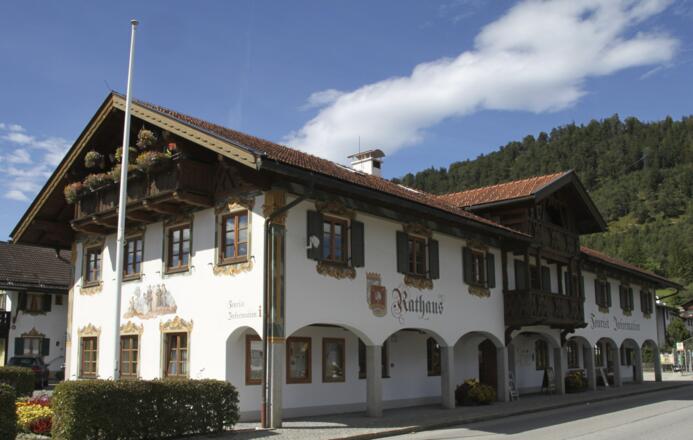Rathaus und Tourist-Information in Wallgau