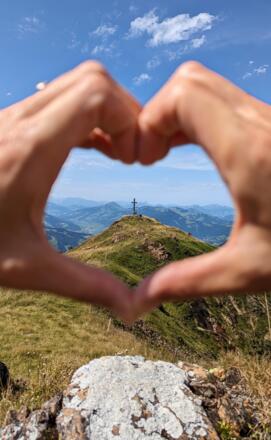 14. Gipfelkreuz beim Wandern