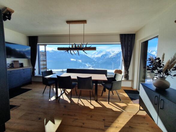 11 Küche und Esszimmer der Bergblick Suite mit Aus