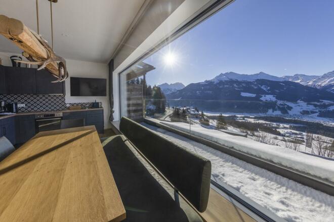 12 Küche und Esszimmer der Kitzbüheler Alpenlodge