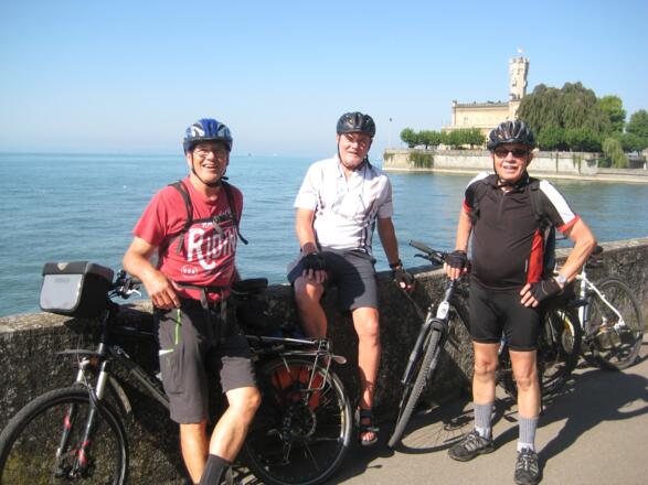 Im Hintergrund Schlop Montfort bei Langenargen.