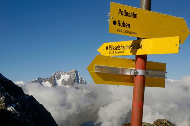 Wegeschilder im Weißmaurachjoch und Waze