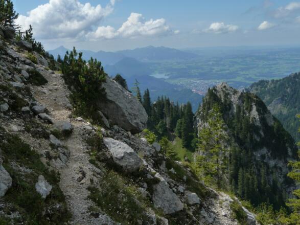 Querung nördlich der Gipfefallinie mit Blick nach Füssen und zum Weissensee