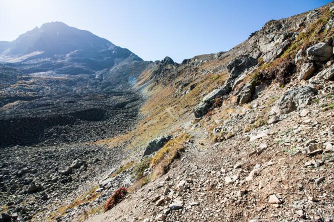 Der Weg führt uns hinab ins Kar