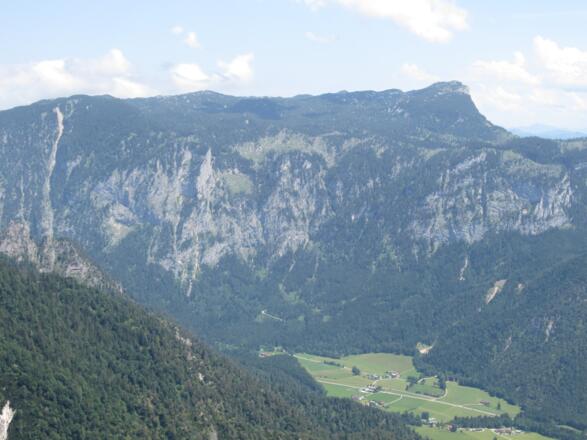 gegenüber an der Gurrwand (Untersbergstock) gibt es auch ein paar Klettertouren