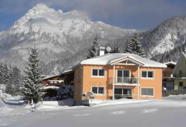 FeWo (Suite) 100 m², Vorraum, 2 Schlafzimmer, DU,WC,Bad, komplette Küche, Essraum, Wohnraum, Südbalkon, SAT-TV mit Radio, Telefon, W-LAN, Parkplatz