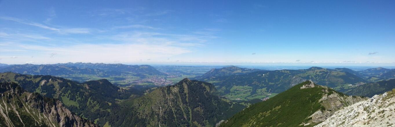 Breitenberg Mitte rechts, im Hintergrund links Nagelfluhkette, Grünten, Wertacher Hörnle etc.