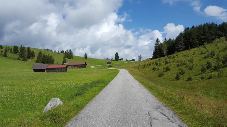 Der Weg zwischen Mittenwald und Krün