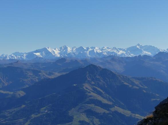 Den Hohen Tauern mit Großglockner, Klockerin und Gr. Wiesbachhorn so nah.