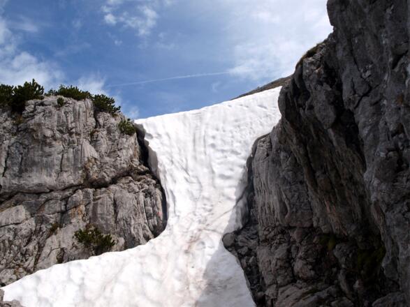 Senkrechte Wächte beim Durchstieg 1900 m