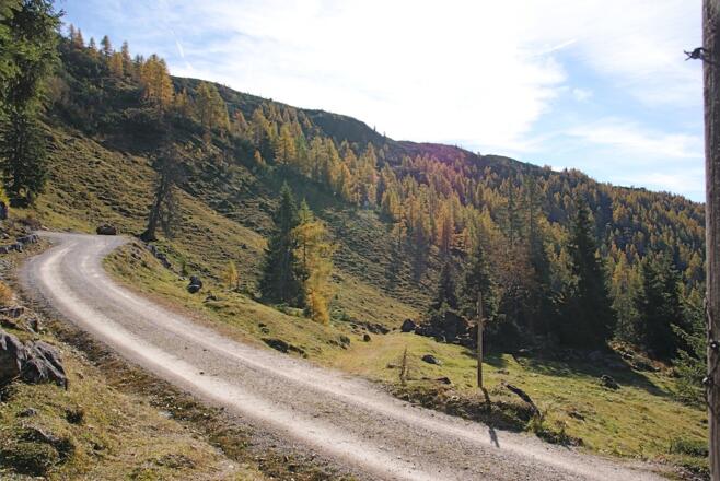 Wegquerung über der Kreuzangeralm