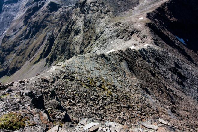 Blick über den Grat hinab zur Feilerscharte