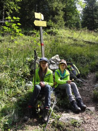 Abzweiung (1410 m): rechts zur Wurzeralm/Stubwiesalm; gerade weiter zum Seespitz