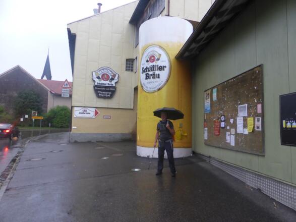 Schäffler Bräu angekommen. Auch bei Regen eine Reise wert.