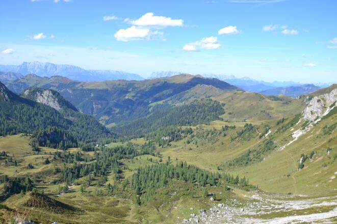 Die Filzmoosalm, in der Bildmitte das Gründegg