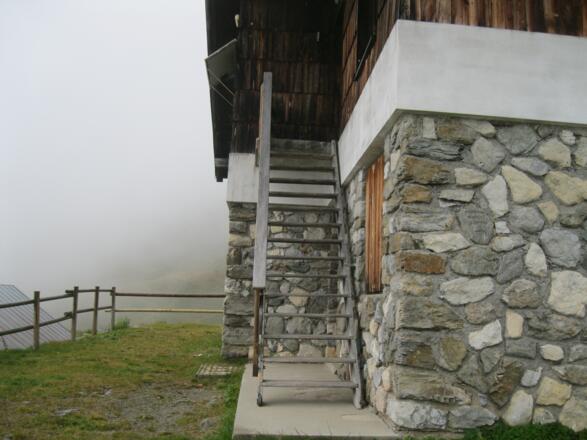 Malga Gampobon. Malga steht für "Alm" oder "Schutzhütte"