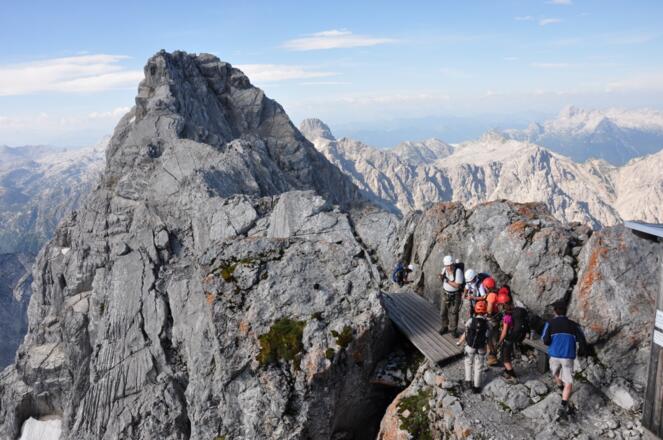 Hier ist Schluss: Die Watzmanntour endet hier am Hocheckgipfel - denn hier beginnen die Seilversicherungen für die Watzmannüberschreitung