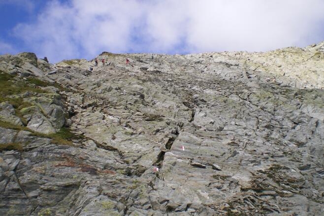 Im plattigen Gelände