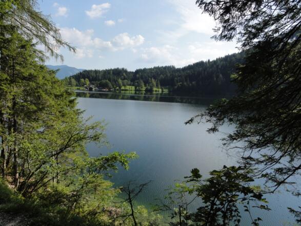 Gleinkersee mit Gasthaus und Badeplatz