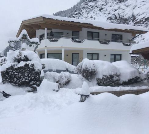 Hausansicht Winter