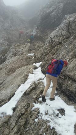 Durch die Schöngänge klettert man am Seil abwärts, im Herbst oder Frühjahr auch mit Schnee