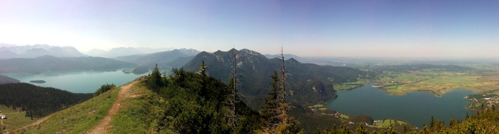 Was für ein Panorama - links Walchensee, rechts Kochelsee