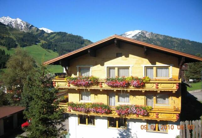 Aussenansicht im Sommer