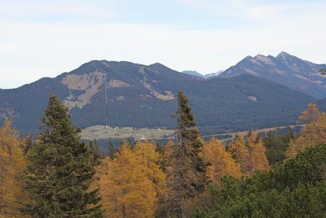Blick auf die Winkelmoosalm mit dem Dürnbachhorn (1776 m) - rechts das Sonntagshorn