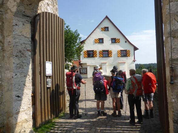 Die Burg Derneck ereicht.