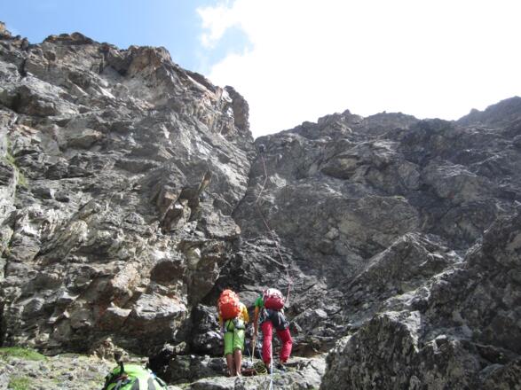 der Vorsteiger hat die Schlüsselstelle schon überwunden (5. SL)