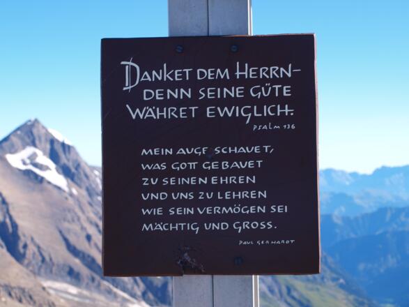 Tafel am Gipfelkreuz