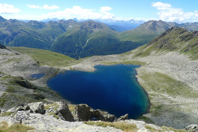 Der Oberseitsee, im Hintergrund das Tal zum Gsieser Törl