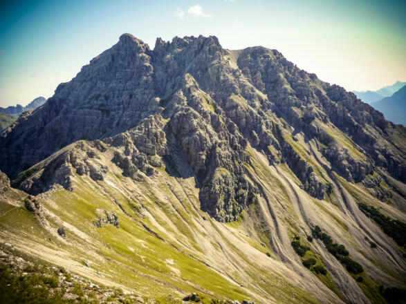 Die Leilachspitze. Man erkennt den Grat und die Rinne